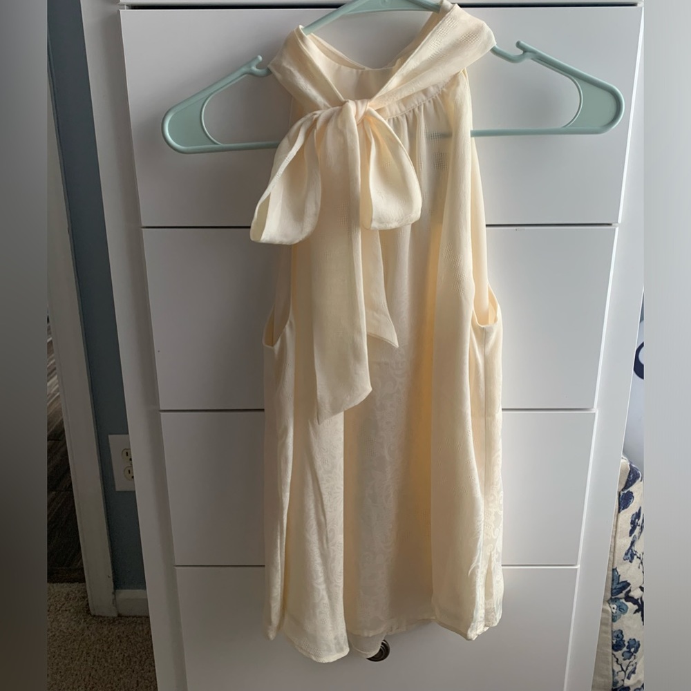 Cream sleeveless bow blouse 🎀🎀🎀